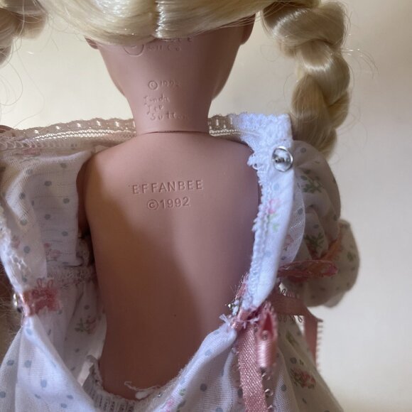 Effanbee Doll Vintage 90s Princess And The Pea With Stand Linda Lee Sutton 1992 - Picture 6 of 10